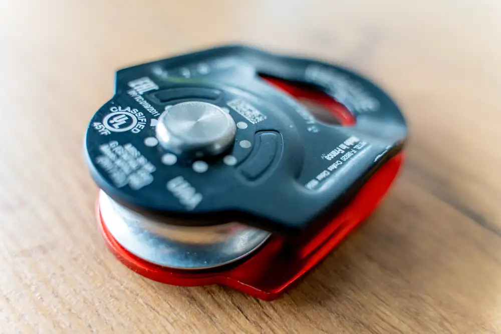 Przegląd sprzętu wysokościowego — kompleksowy przewodnik dla bezpieczeństwa pracy na wysokości